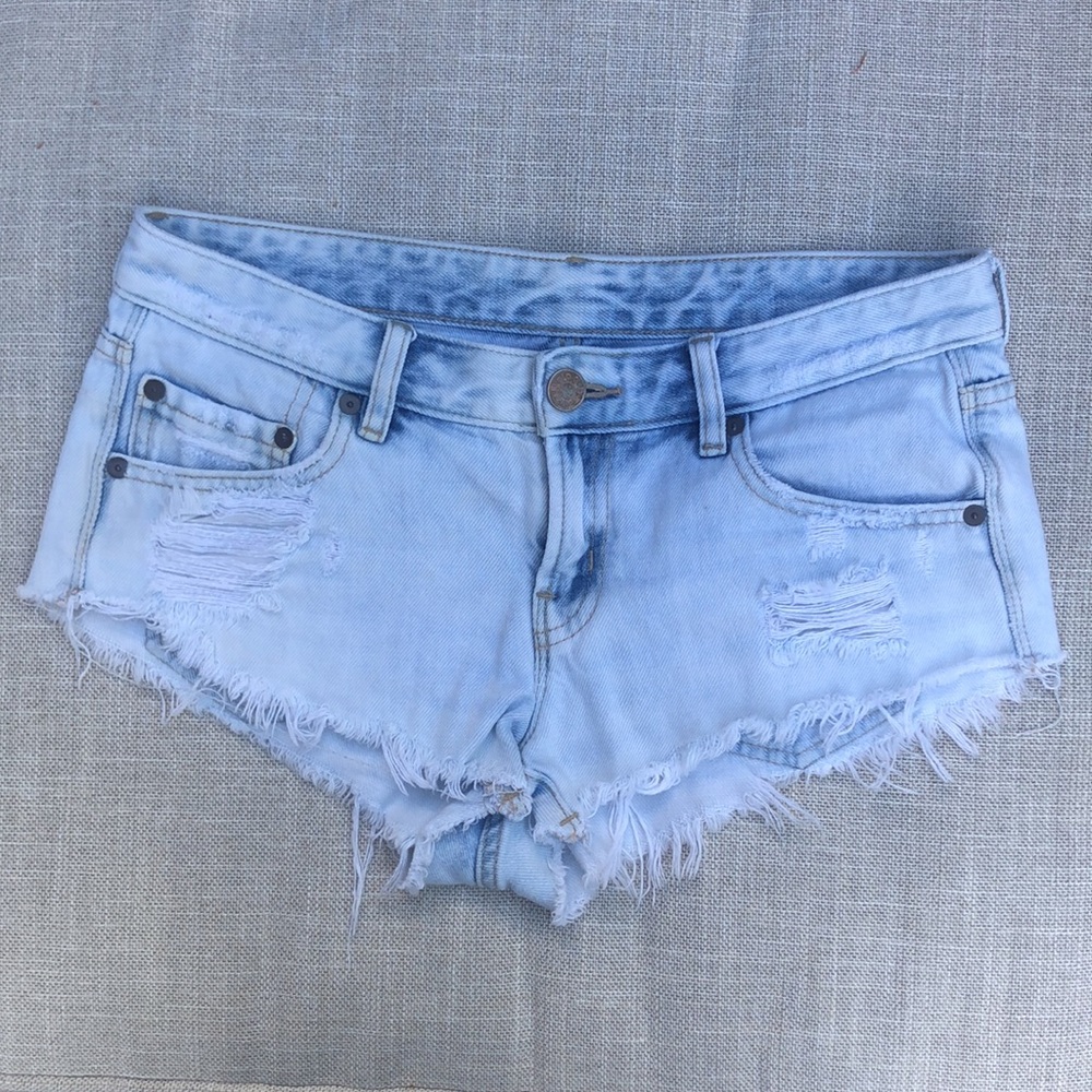 BDG 24 W Dolphin Low Rise Denim Shorts
